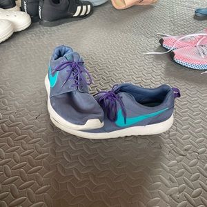 Nike roshe. Used good condition. Size 13